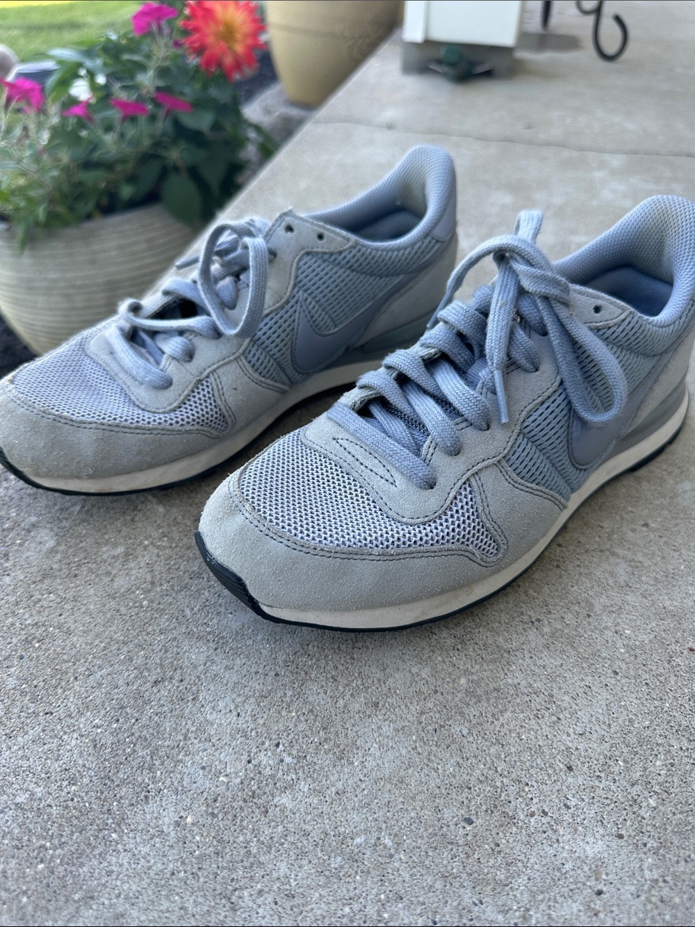 Nike International A List Sneakers size 8 women’s